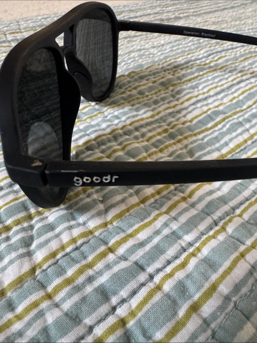 Men's Black Aviator Sunglasses - Classic Polarized Look